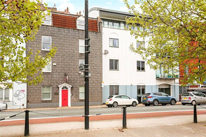 2 Bedroom Apartment To Rent In Hotwell Road, Hotwells, Bristol, BS8