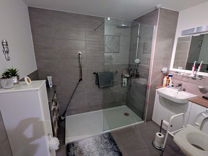 1 Bedroom Flat For Sale In Ockford Road, Godalming, GU7