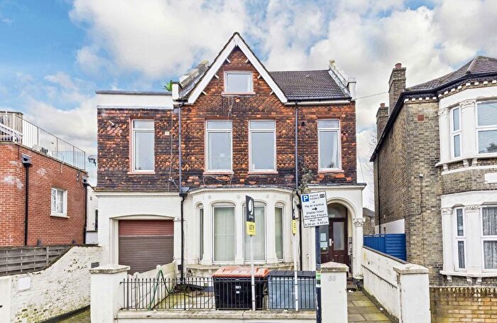 Studio To Rent In Sistova Road, London, SW12