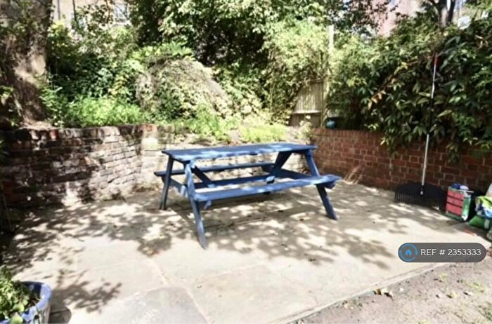 1 Bedroom Flat To Rent In Waterloo Terrace, London, N1
