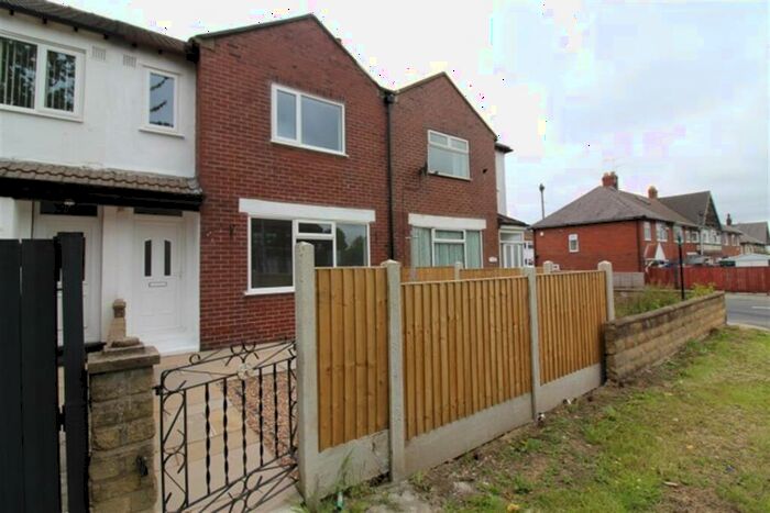 3 Bedroom End Of Terrace House To Rent In Stanningley Road, Bramley, LS13