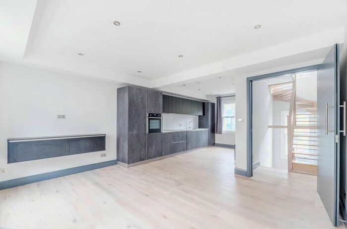 1 Bedroom Flat To Rent In High Street Wimbledon, Wimbledon Village, London, SW19