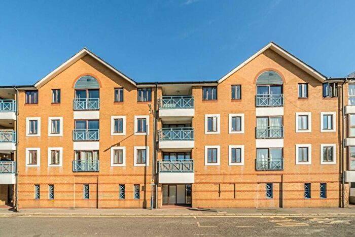 1 Bedroom Flat For Sale In Lady Booth Road, Kingston Upon Thames, KT1