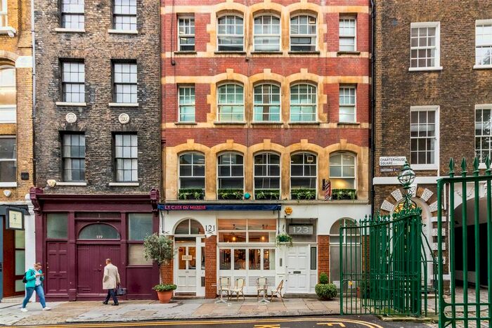 2 Bedroom Flat To Rent In Charterhouse Street, London, EC1M