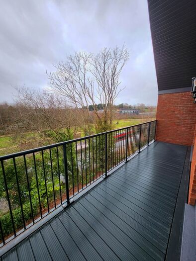 2 Bedroom Flat To Rent In Old Wharf Road, Stourbridge, DY8