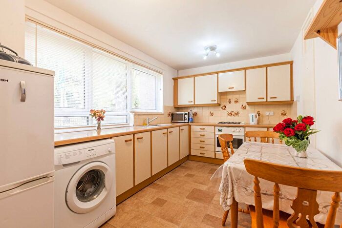 2 Bedroom Property To Rent In Upper Tulse Hill, Brixton Hill, London, SW2