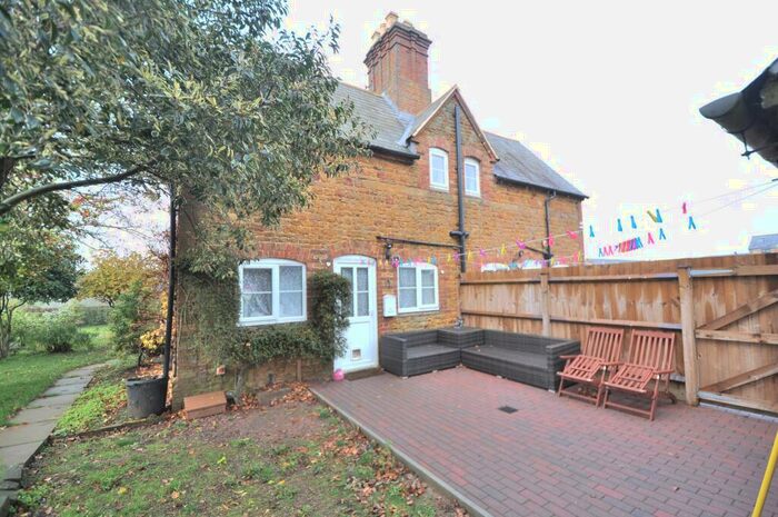 2 Bedroom Cottage To Rent In Cottage Farm, NN6