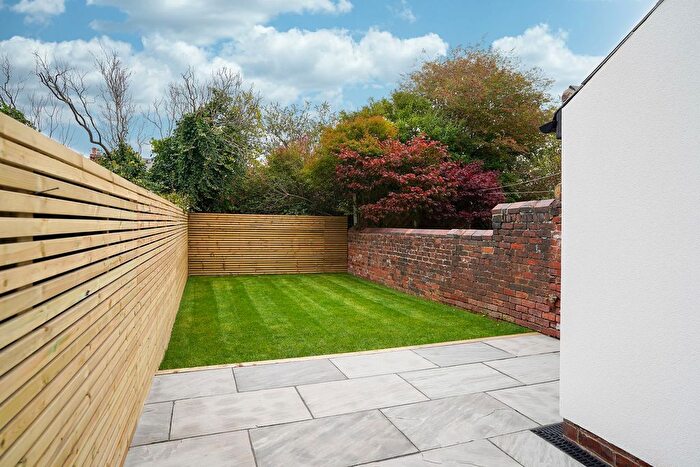 3 Bedroom Terraced House For Sale In Tyzack Road, Sheffield, S8