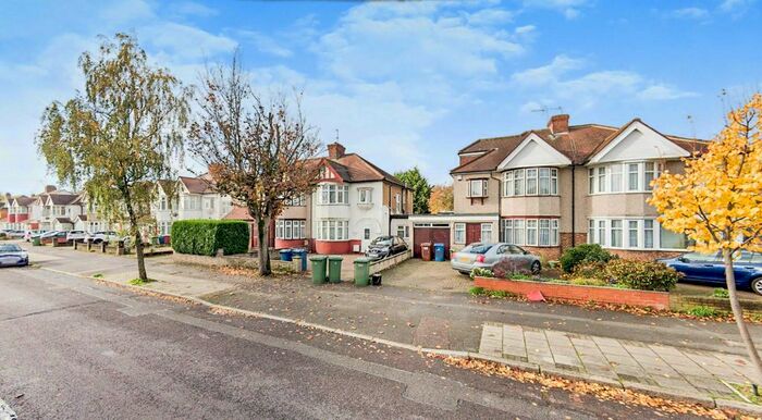 1 Bedroom Maisonette To Rent In Kenton Lane, Kenton, Harrow, HA3