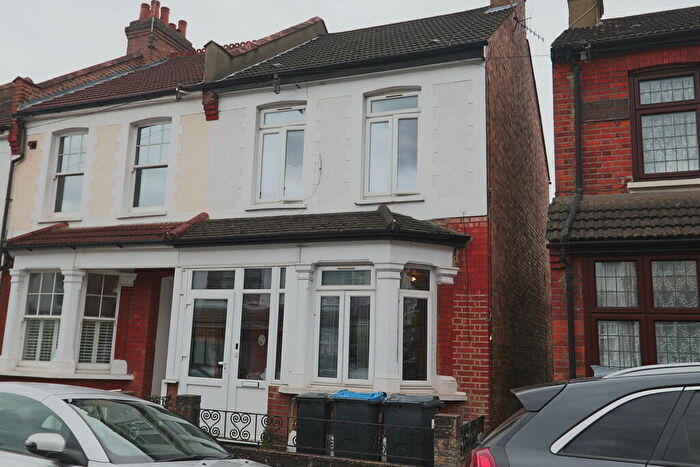 3 Bedroom End Of Terrace House To Rent In Sunnydene Road, Purley, CR8