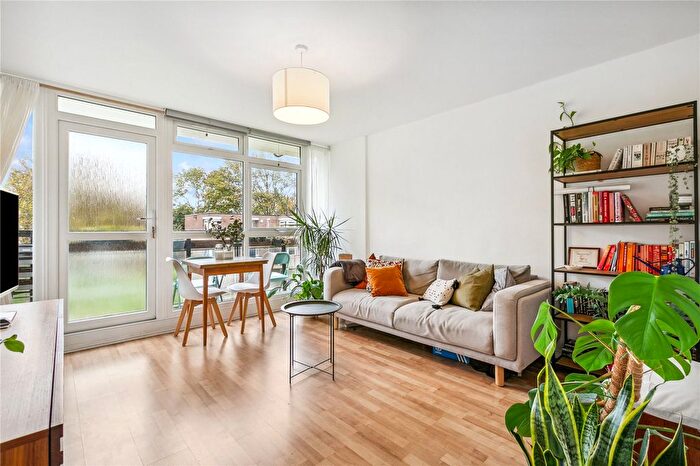 2 Bedroom Flat To Rent In Palace Road, London, SW2