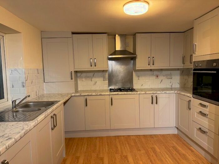 2 Bedroom Flat To Rent In Manor Road, Wallington, SM6