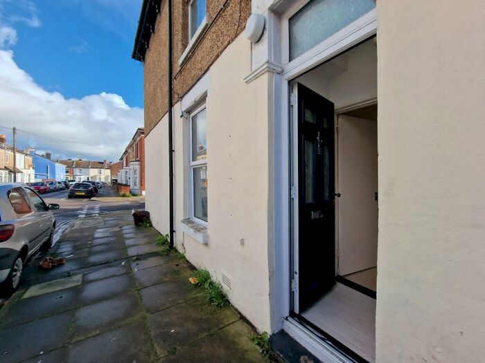 1 Bedroom Apartment To Rent In Ewart Road, Portsmouth, PO1