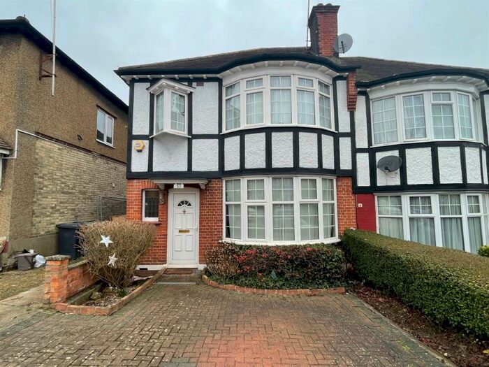 3 Bedroom Semi-Detached House To Rent In Courthouse Road, London, N12