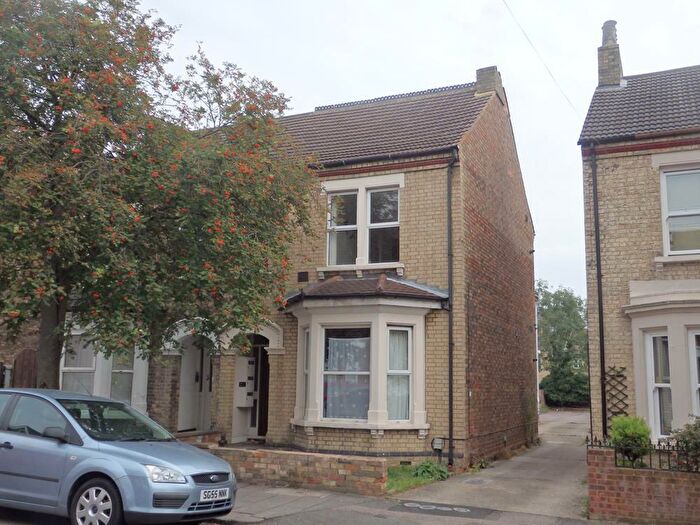 1 Bedroom Apartment To Rent In Flat, Goldington Avenue, MK40