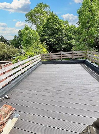 Studio To Rent In Hoop Lane, London, NW11