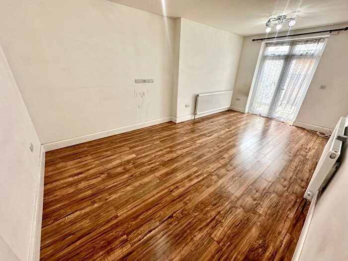 4 Bedroom Semi-Detached House To Rent In Whiteheart Avenue, Uxbridge, UB8