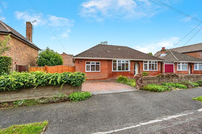 4 Bedroom Detached Bungalow For Sale In Hawthorne Road, Totton, Southampton, SO40