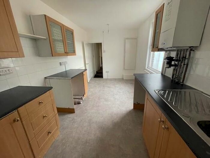 2 Bedroom Flat To Rent In London Road, Dover, CT17