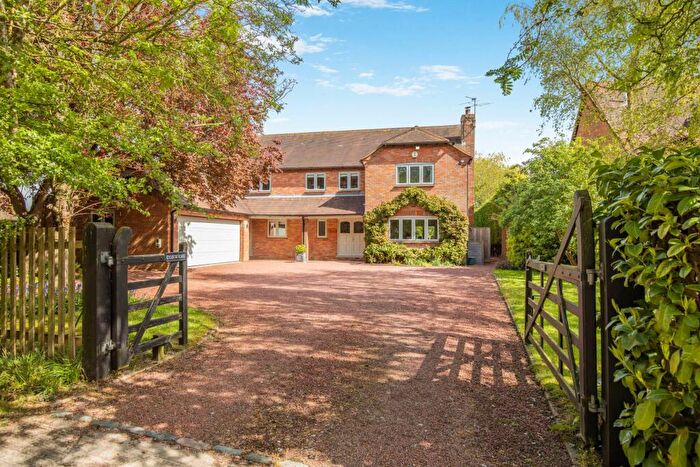 5 Bedroom Detached House For Sale In Cobwebs, Buckland, HP22