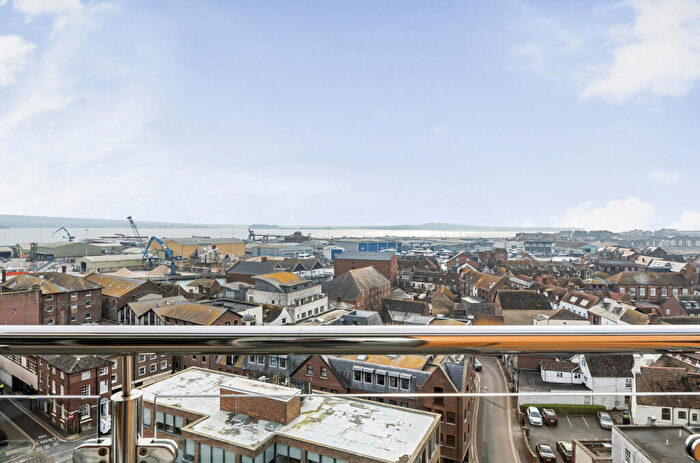 2 Bedroom Apartment For Sale In High Street, Poole, Dorset, BH15