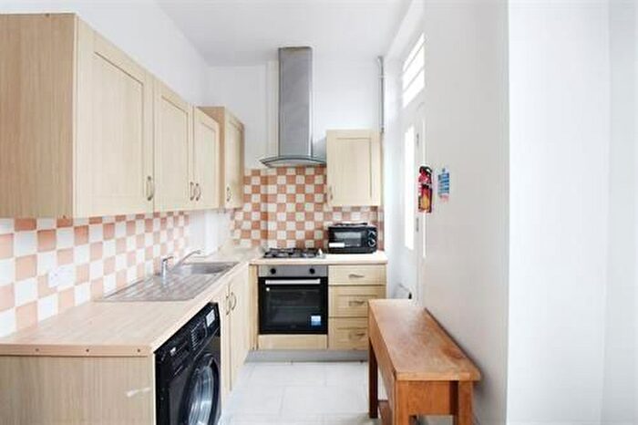 4 Bedroom Flat To Rent In Seven Sisters Road, London, N7