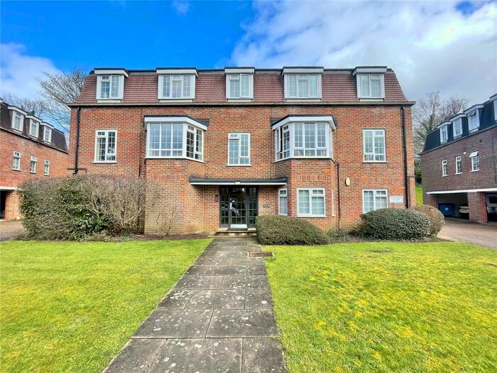 3 Bedroom Flat To Rent In Craigmount, Radlett, Hertfordshire, WD7