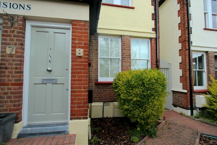 2 Bedroom Flat To Rent In Orpington Road, London, N21