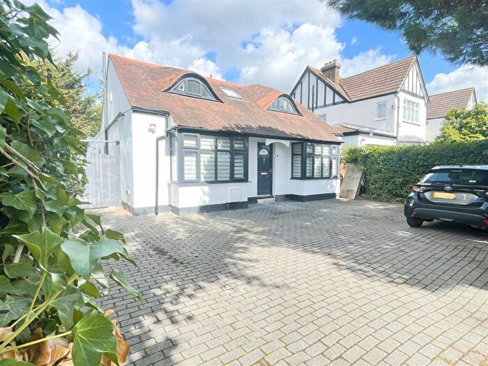 5 Bedroom Detached House For Sale In Ardleigh Green Road, Hornchurch, RM11