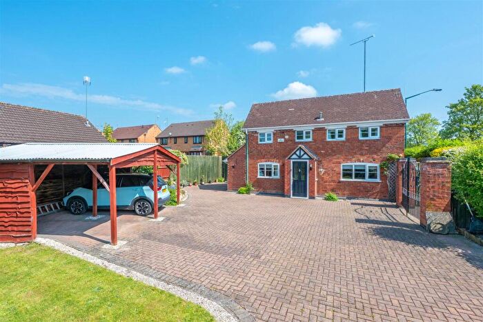 3 Bedroom House For Sale In Kinwarton Road, Alcester, B49