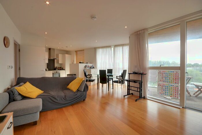 2 Bedroom Flat To Rent In High Street, Brentford, TW8