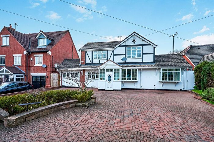 4 Bedroom Detached House For Sale In Stourbridge Road, Penn, Wolverhampton, WV4