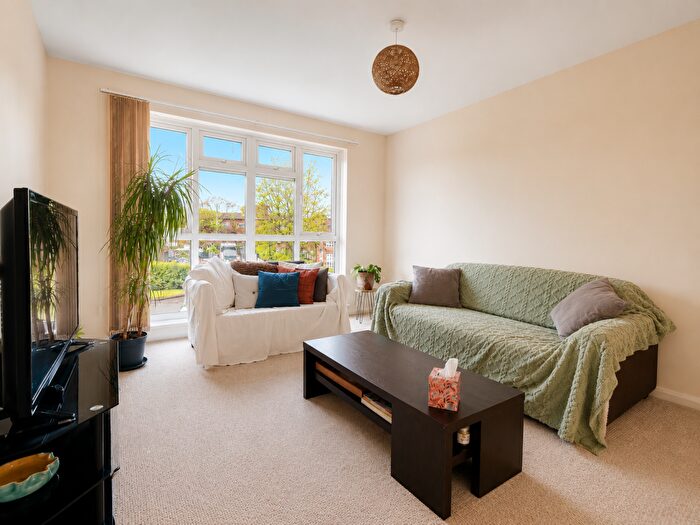 2 Bedroom Flat To Rent In Sansom Road, Leytonstone, E11