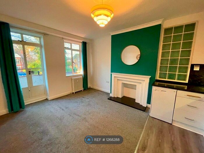 2 Bedroom Flat To Rent In Appleby Lodge, Manchester M14