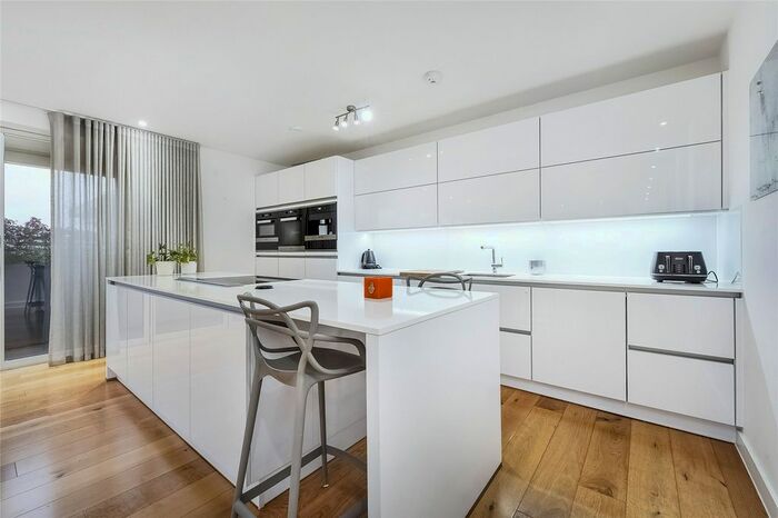 3 Bedroom Flat To Rent In Putney Hill, Putney Hill, SW15