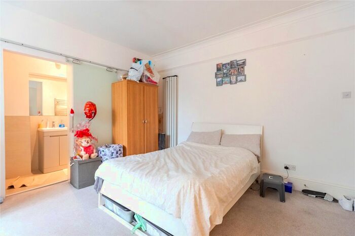 Studio To Rent In Endymion Road, Islington, London, N4