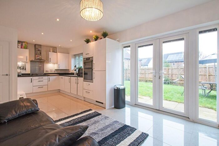 4 Bedroom Detached House To Rent In Bond Close Welling, DA16