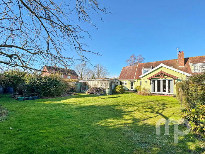 4 Bedroom Semi-Detached House For Sale In Greenways, Bunwell, NR16