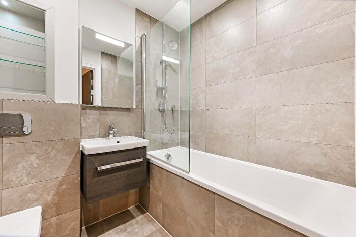 2 Bedroom Flat To Rent In North End Road, Wembley, Middlesex, HA9