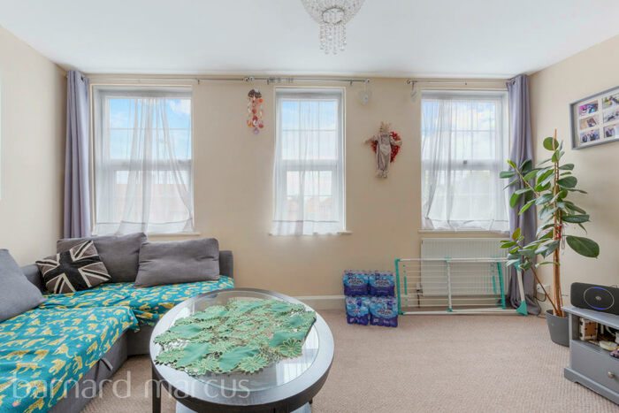 2 Bedroom Apartment To Rent In Wrythe Lane, Carshalton, SM5