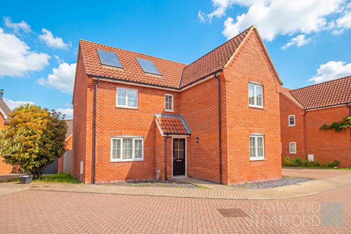 4 Bedroom Detached House For Sale In Simpson Way, Wymondham, NR18