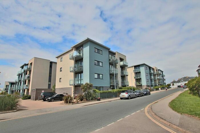 2 Bedroom Flat To Rent In Pentire Crescent, Pentire, Newquay, TR7