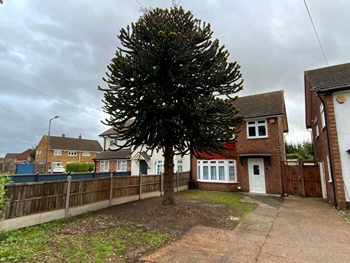 3 Bedroom Semi-Detached House To Rent In Wood Lane, Hornchurch, London, RM12