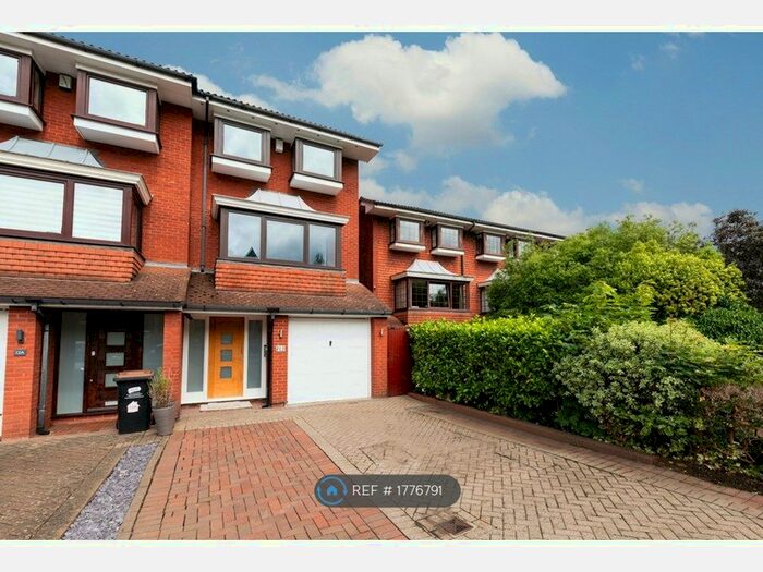 4 Bedroom End Of Terrace House To Rent In Bromley Grove, Bromley, BR2