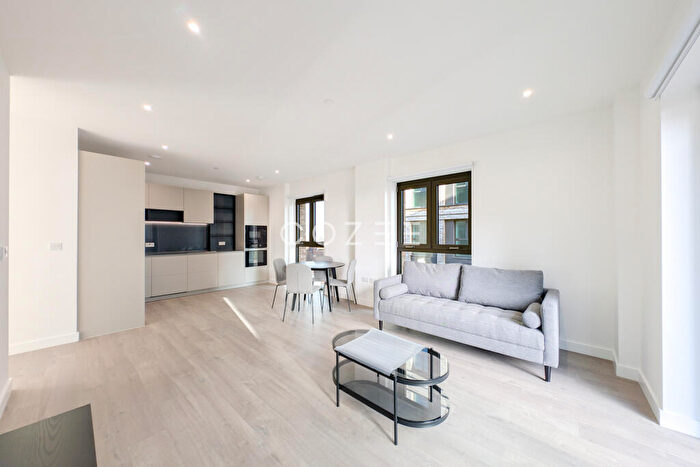 2 Bedroom Flat To Rent In Darter House, Anax Street, N4