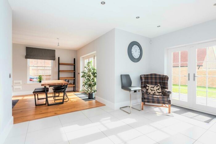 4 Bedroom Detached House To Rent In Taylors Close, Woodstock, Oxfordshire, OX20