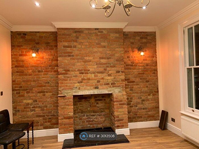 4 Bedroom Flat To Rent In Kennington Lane, London, SE11