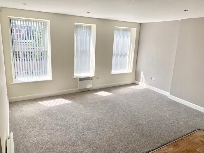 3 Bedroom Flat To Rent In Main Street, Rotherham, South Yorkshire, S60