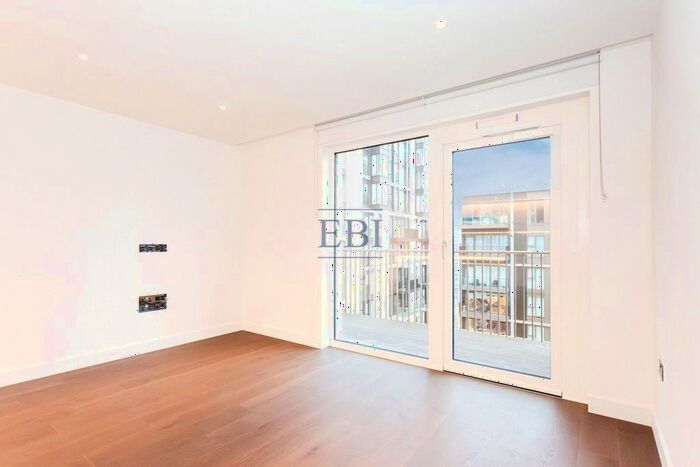 2 Bedroom Flat To Rent In Bowery Apartments, Fountain Park Way, White City Living, W12