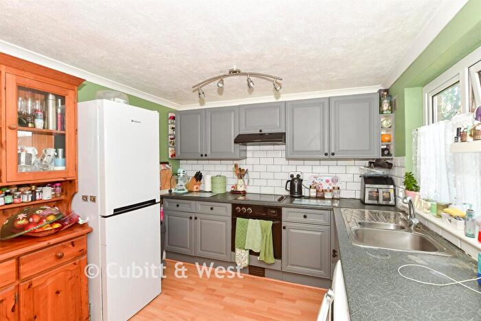 2 Bedroom Apartment For Sale In Newlands Crescent, East Grinstead, West Sussex, RH19